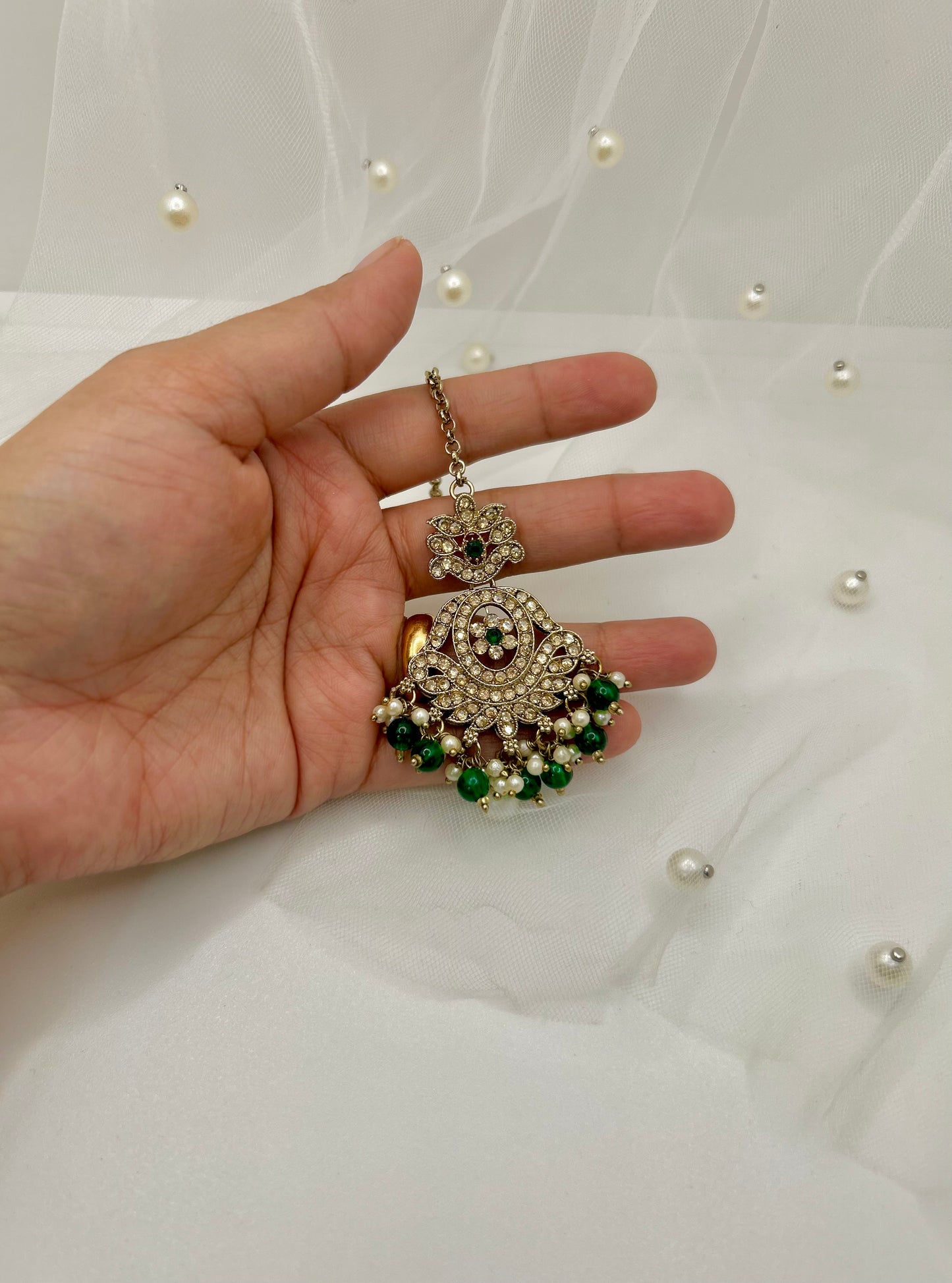 Emerald Elegance Kundan Choker Set with Jhumka Earrings & Maang Tikka